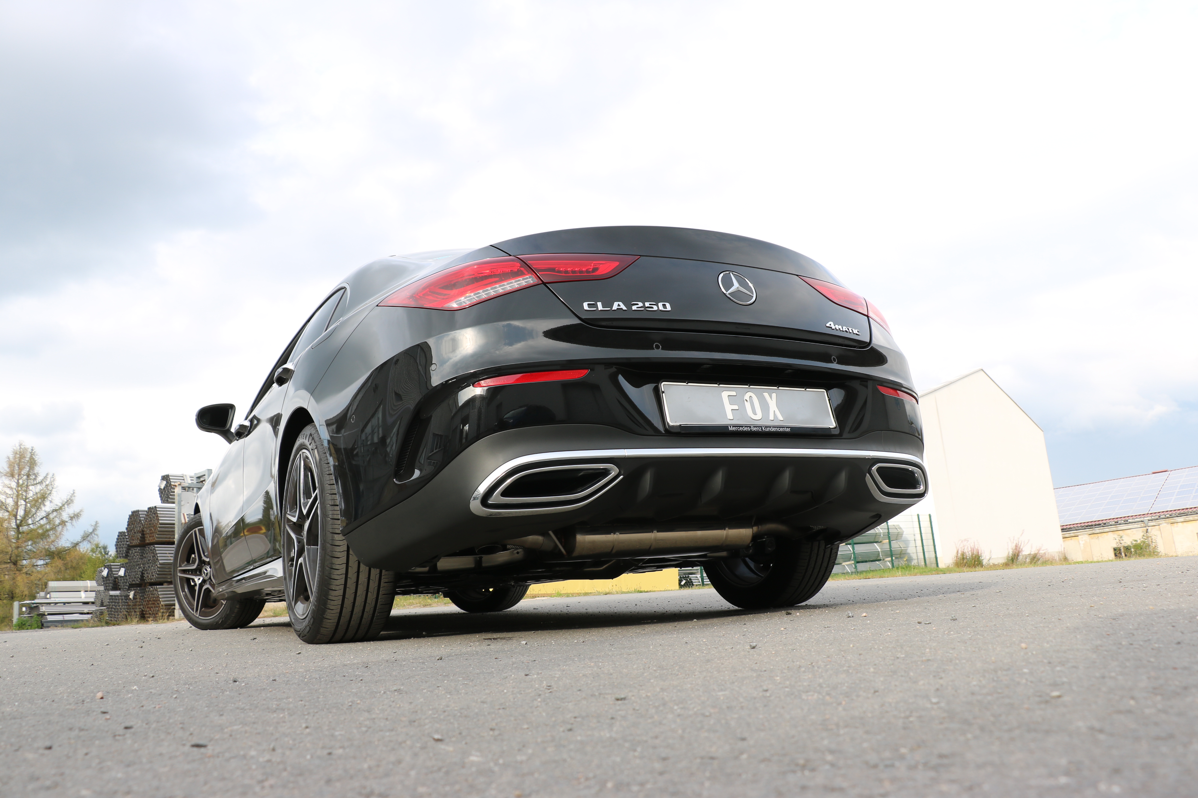 Mercedes CLA 220/250 Frontantrieb & 4matic - 118 Endschalldämpfer quer Ausgang rechts/links - Ausgang der Endrohre hinter der Stoßstange Mercedes CLA 220/250 Frontantrieb & 4matic - 118 Endschalldämpfer quer Ausgang rechts/links - Ausgang der Endrohre hinter der Stoßstange