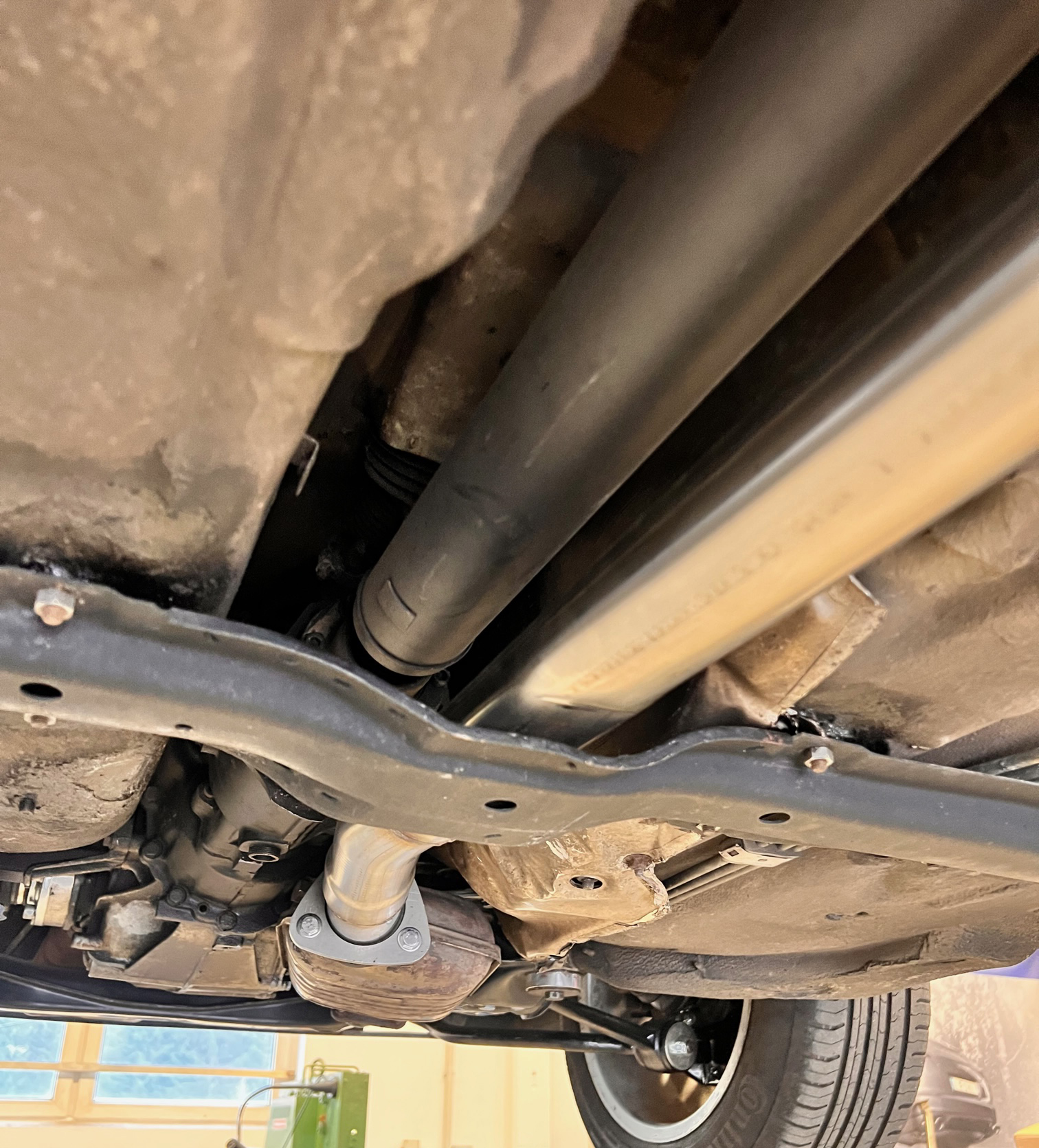 Audi 100 quattro Typ C3/ Audi 200 Typ 44Q Vorschalldämpfer Audi 100 quattro Typ C3/ Audi 200 Typ 44Q Vorschalldämpfer