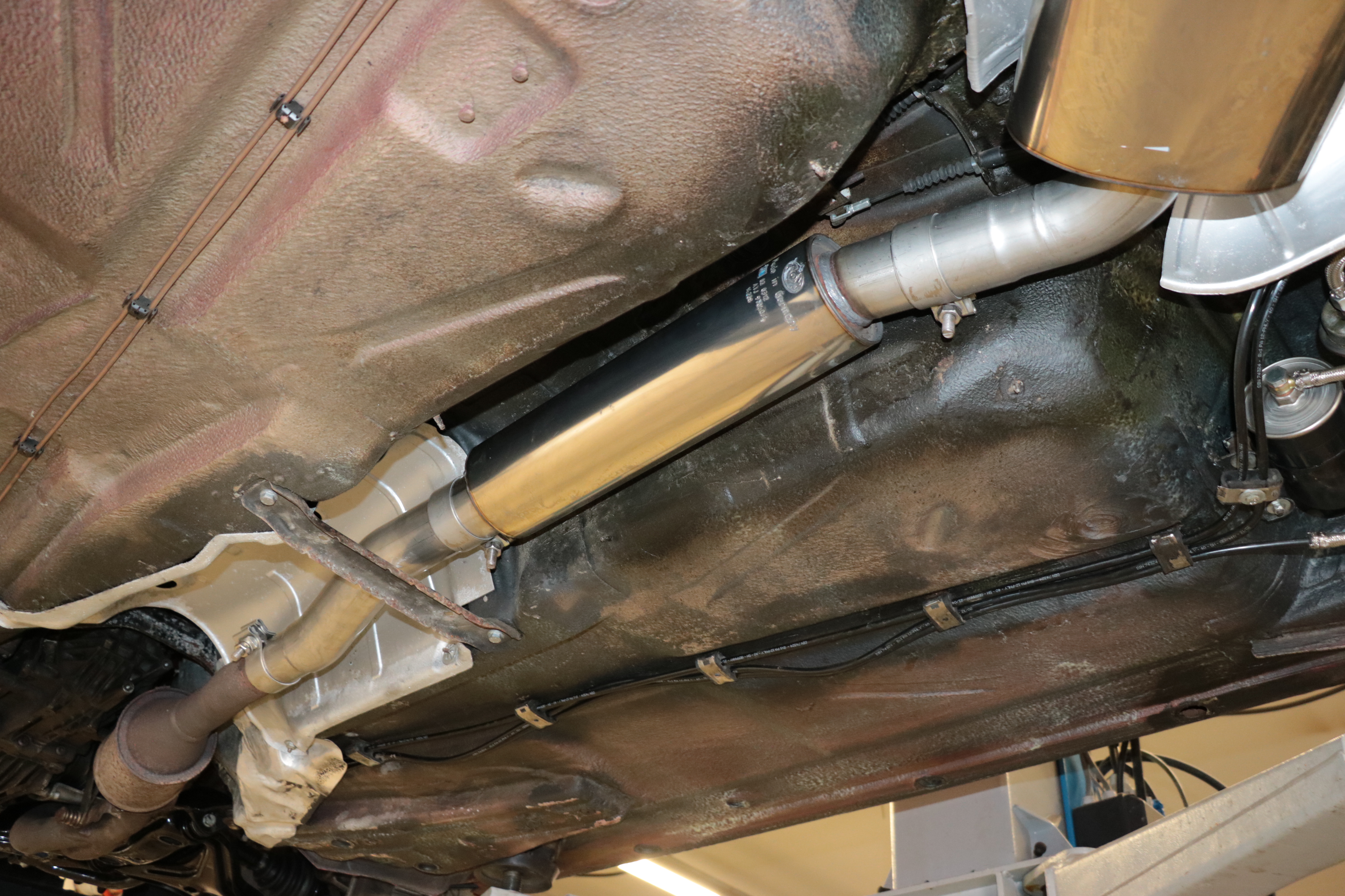 Audi 80/90 - Typ 89, B3, B4 - Limousine/ Coupe/ Cabrio Vorschalldämpfer Audi 80/90 - Typ 89, B3, B4 - Limousine/ Coupe/ Cabrio Vorschalldämpfer