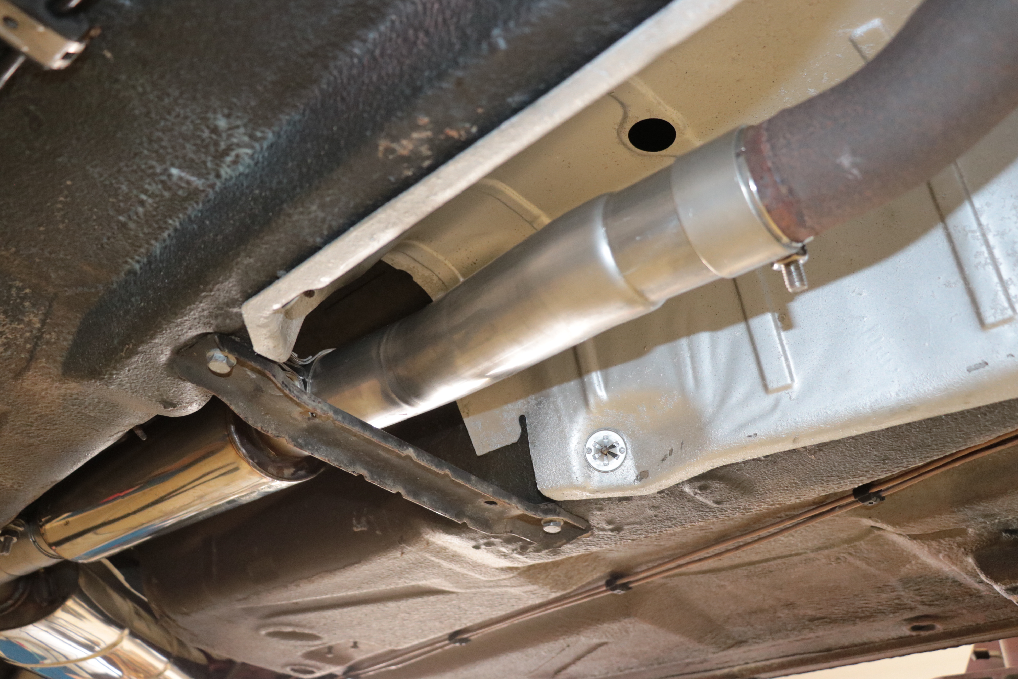 Audi 80/90 - Typ 89, B3, B4 - Limousine/ Coupe/ Cabrio Verbindungsrohr zum Kat für AU011000-VSD Audi 80/90 - Typ 89, B3, B4 - Limousine/ Coupe/ Cabrio Verbindungsrohr zum Kat für AU011000-VSD