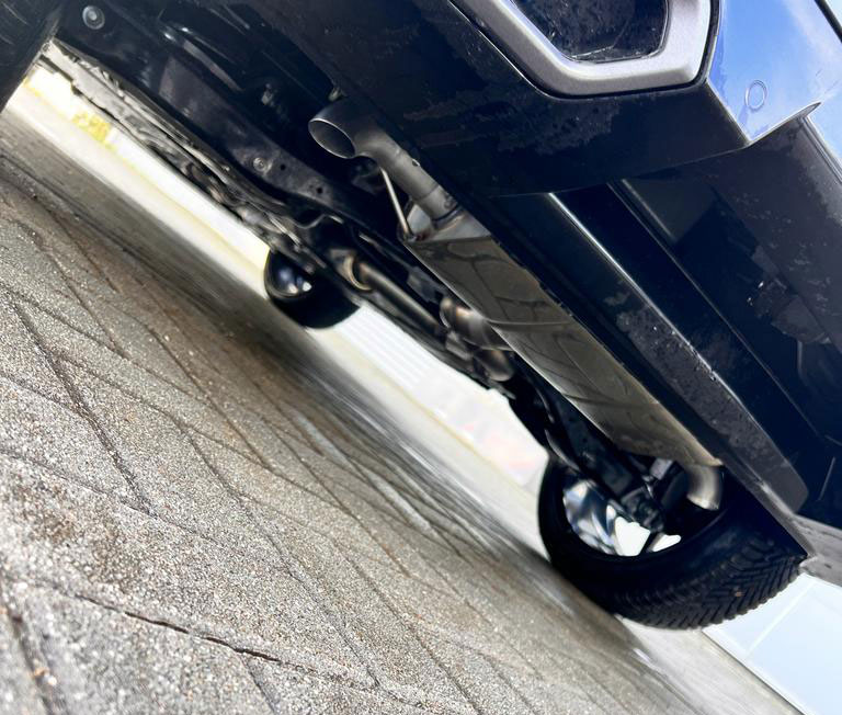 Cupra Formentor KM7 - 4x4 Endschalldämpfer quer Ausgang rechts/links inklusive Vorschalldämpfer - Endrohre hinter der Stoßstange