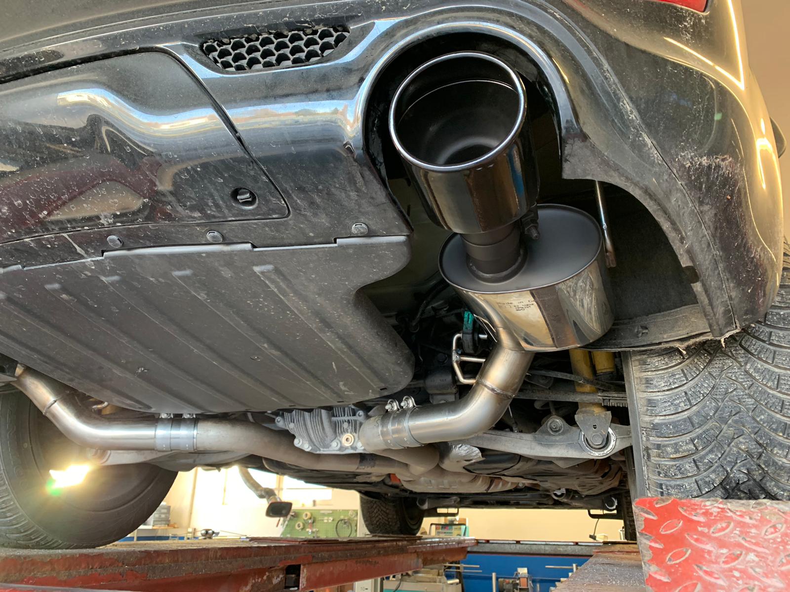 Jeep Grand Cherokee WK II - 6,4l SRT8 ab 2014 Endschalldämpfer rechts/links - 129x106 Typ 32 rechts/links SCHWARZ glänzend emalliert Jeep Grand Cherokee WK II - 6,4l SRT8 ab 2014 Endschalldämpfer rechts/links - 129x106 Typ 32 rechts/links SCHWARZ glänzend emalliert