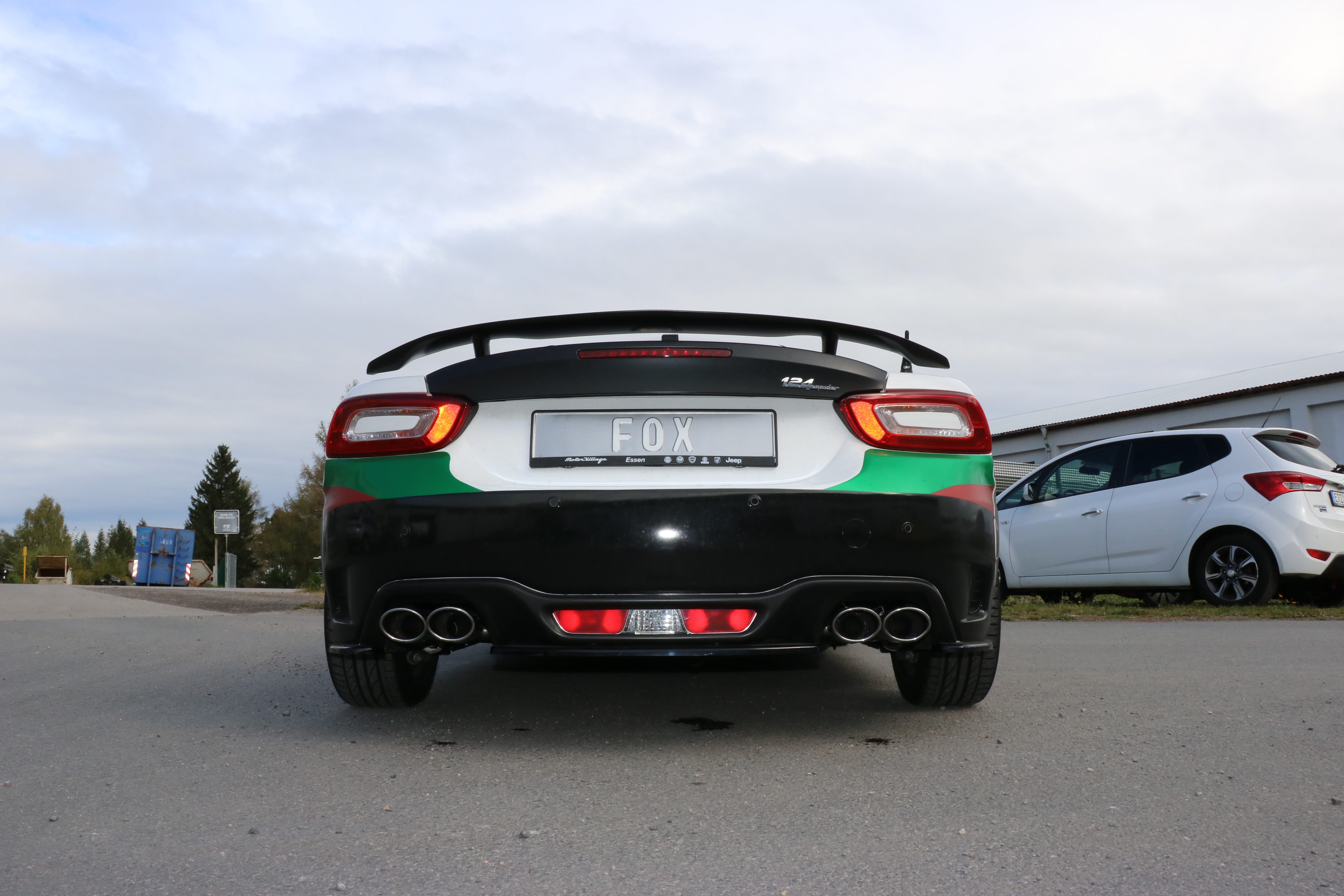 Fiat 124 Spider Abarth Endschalldämpfer quer Ausgang rechts/links - 2x106x71 Typ 32 rechts/links Fiat 124 Spider Abarth Endschalldämpfer quer Ausgang rechts/links - 2x106x71 Typ 32 rechts/links