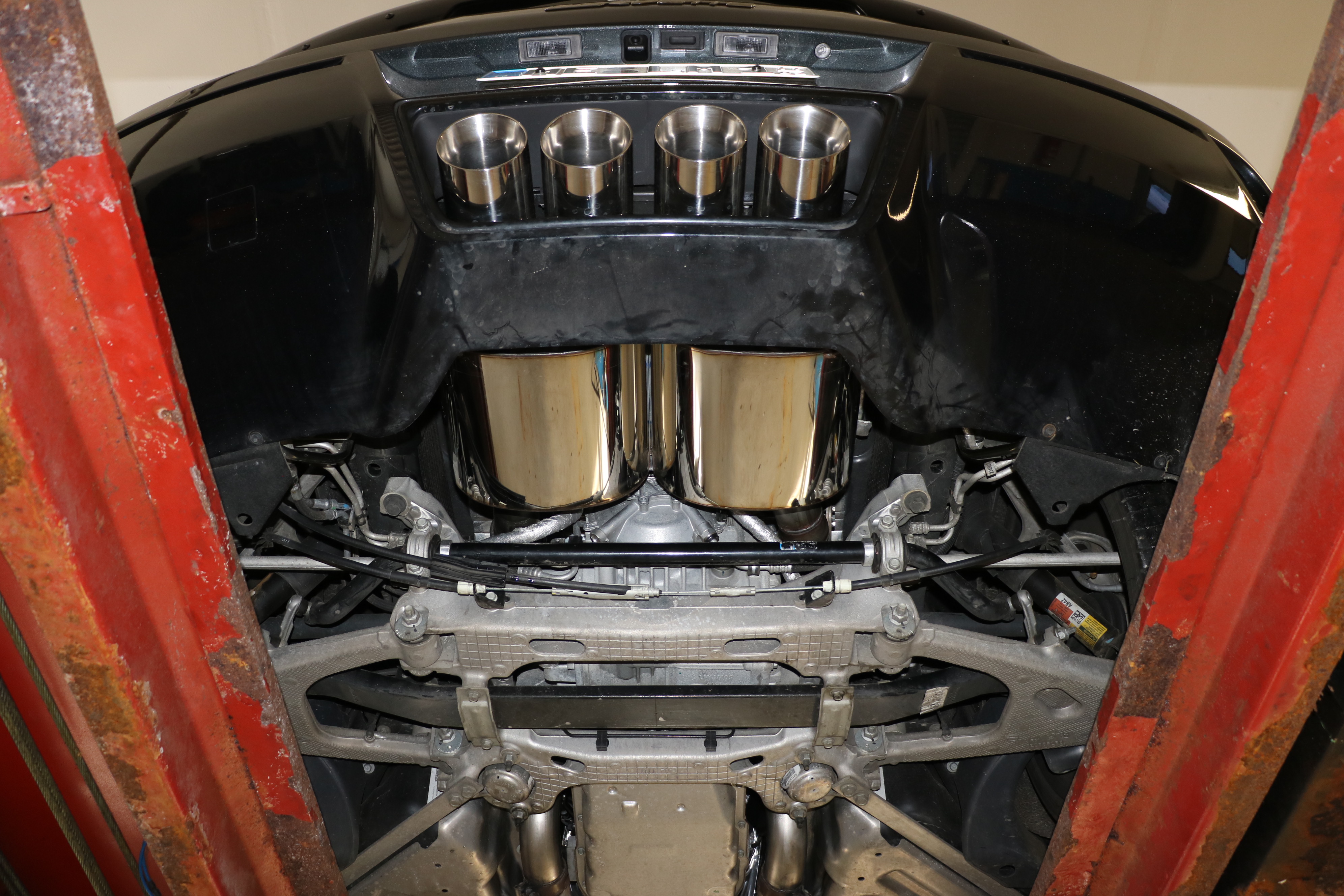 Corvette C7/ Z06 Endschalldämpfer Ausgang mittig - 4x100 Typ 25 mittig Corvette C7/ Z06 Endschalldämpfer Ausgang mittig - 4x100 Typ 25 mittig