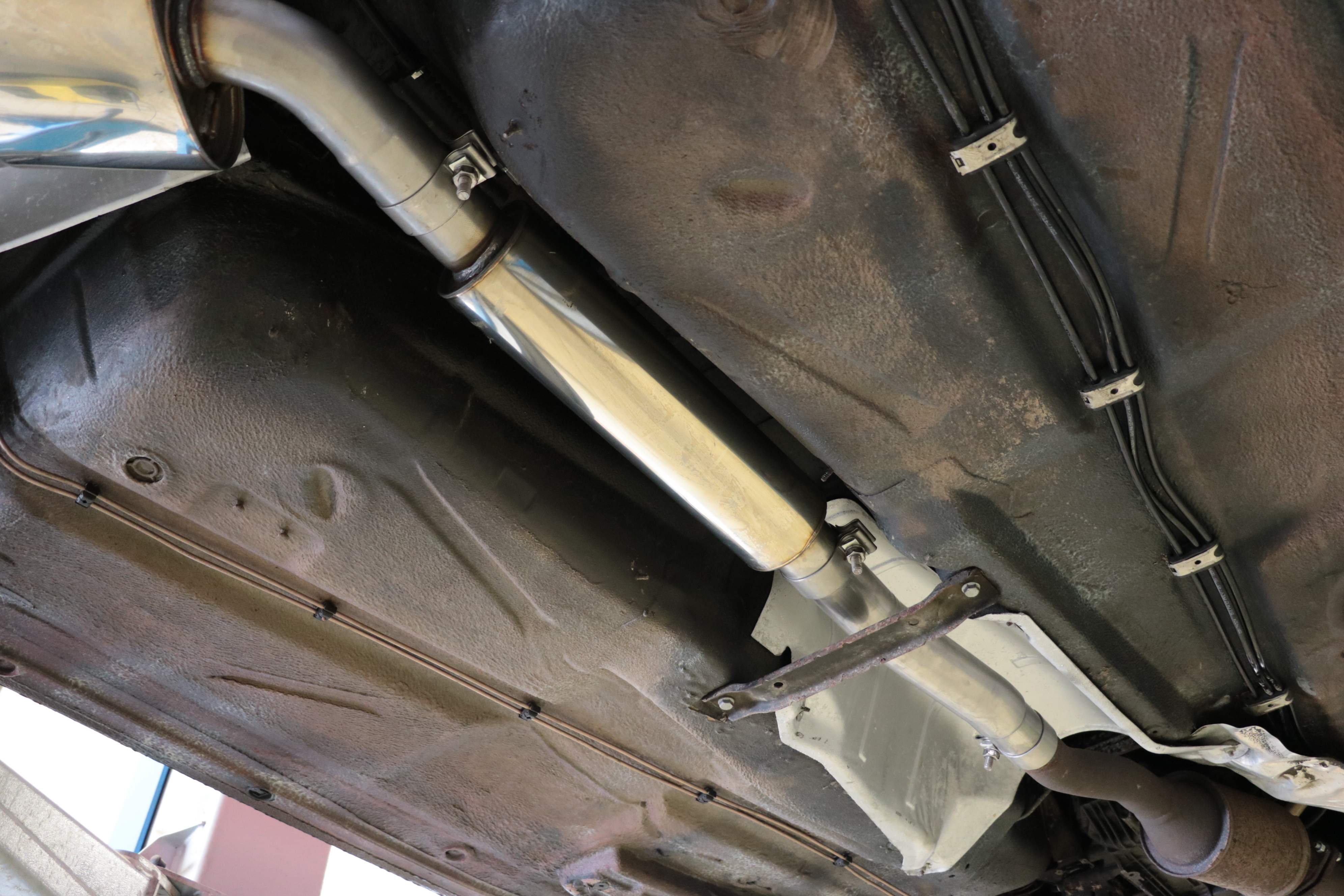 Audi 80/90 - Typ 89, B3, B4 - Limousine/ Coupe/ Cabrio Vorschalldämpfer Audi 80/90 - Typ 89, B3, B4 - Limousine/ Coupe/ Cabrio Vorschalldämpfer