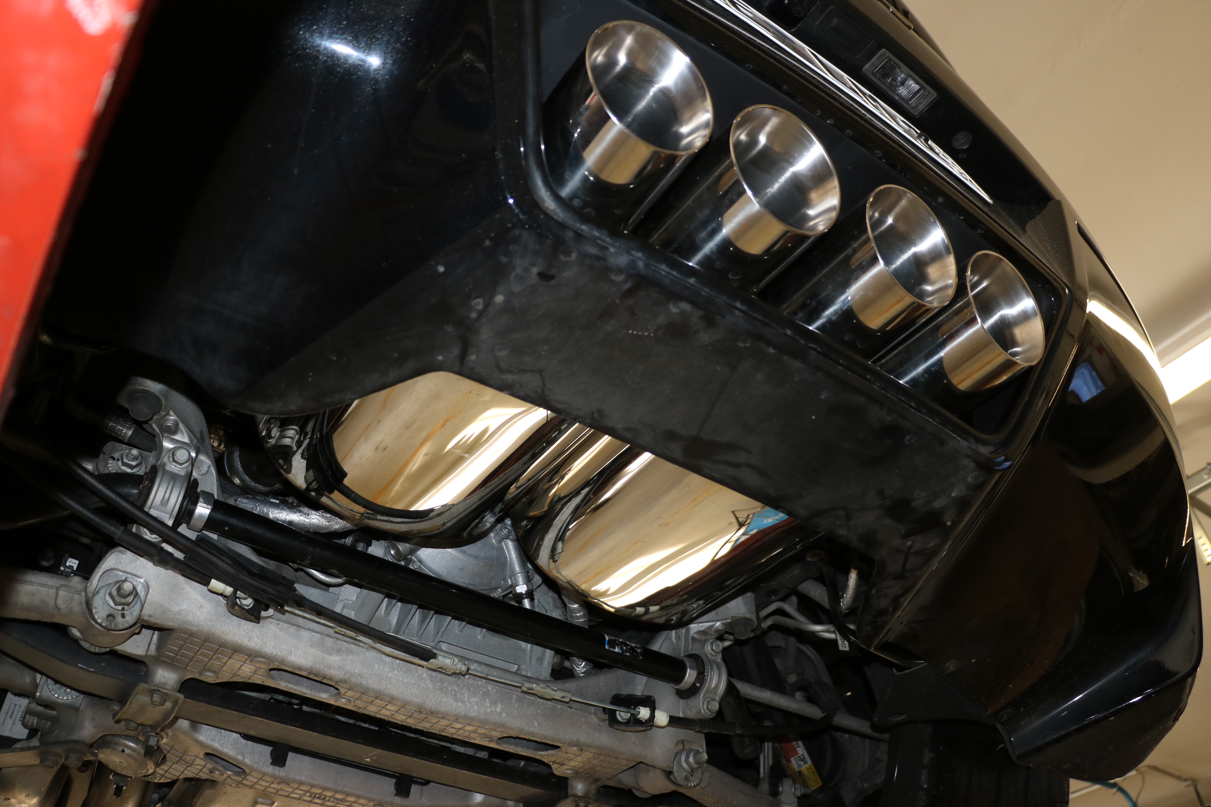 Corvette C7/ Z06 Endschalldämpfer Ausgang mittig - 4x100 Typ 25 mittig Corvette C7/ Z06 Endschalldämpfer Ausgang mittig - 4x100 Typ 25 mittig