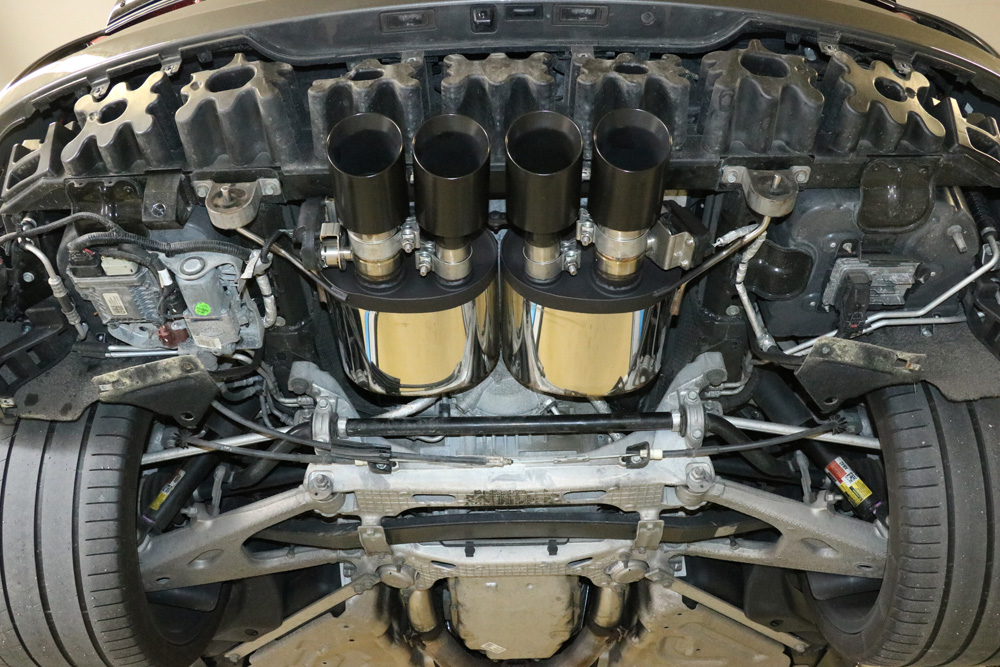 Corvette C7/ Z06 Endschalldämpfer Ausgang mittig - 4x100 Typ 25 mittig SCHWARZ