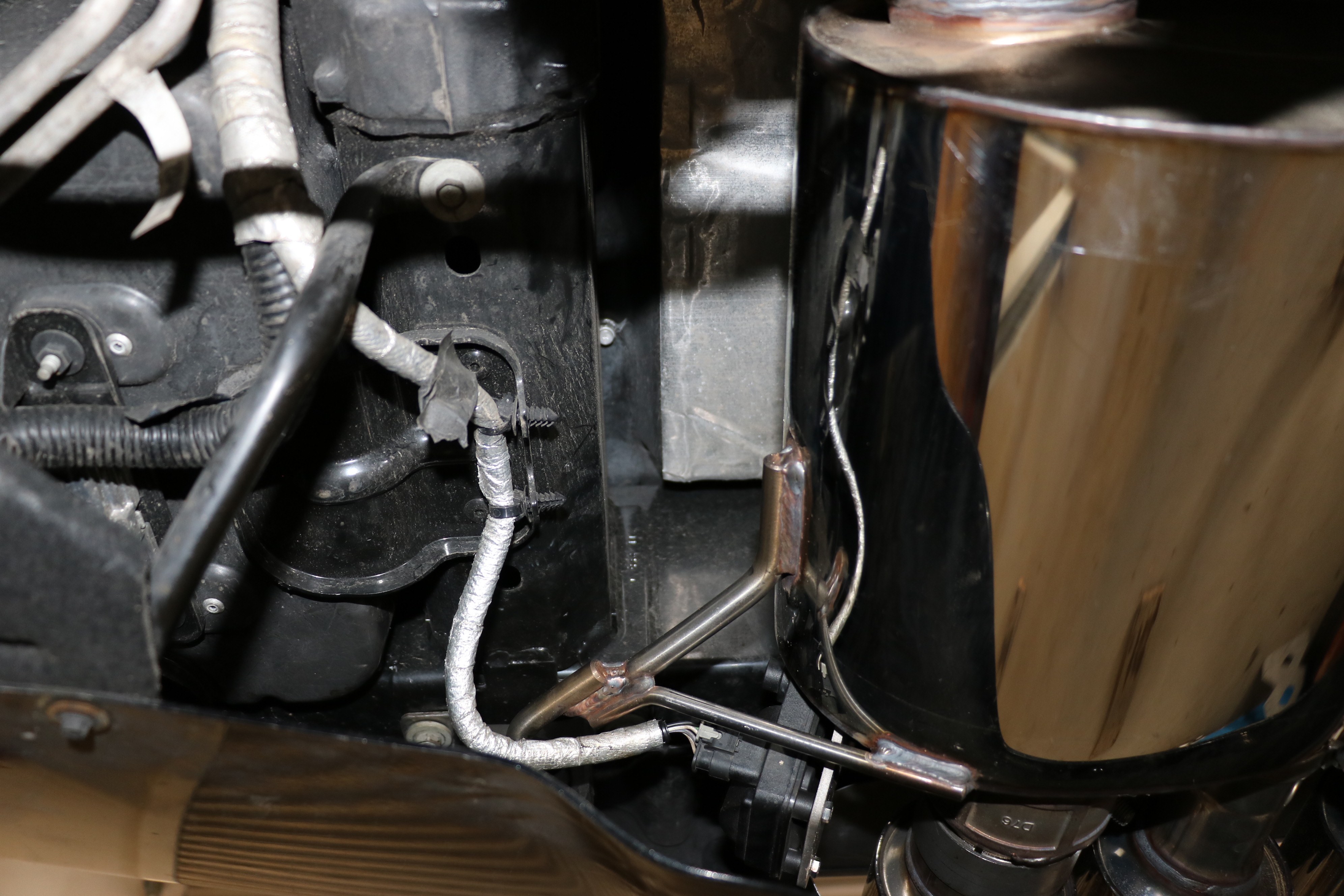 Corvette C7/ Z06 Endschalldämpfer Ausgang mittig - 4x100 Typ 25 mittig Corvette C7/ Z06 Endschalldämpfer Ausgang mittig - 4x100 Typ 25 mittig