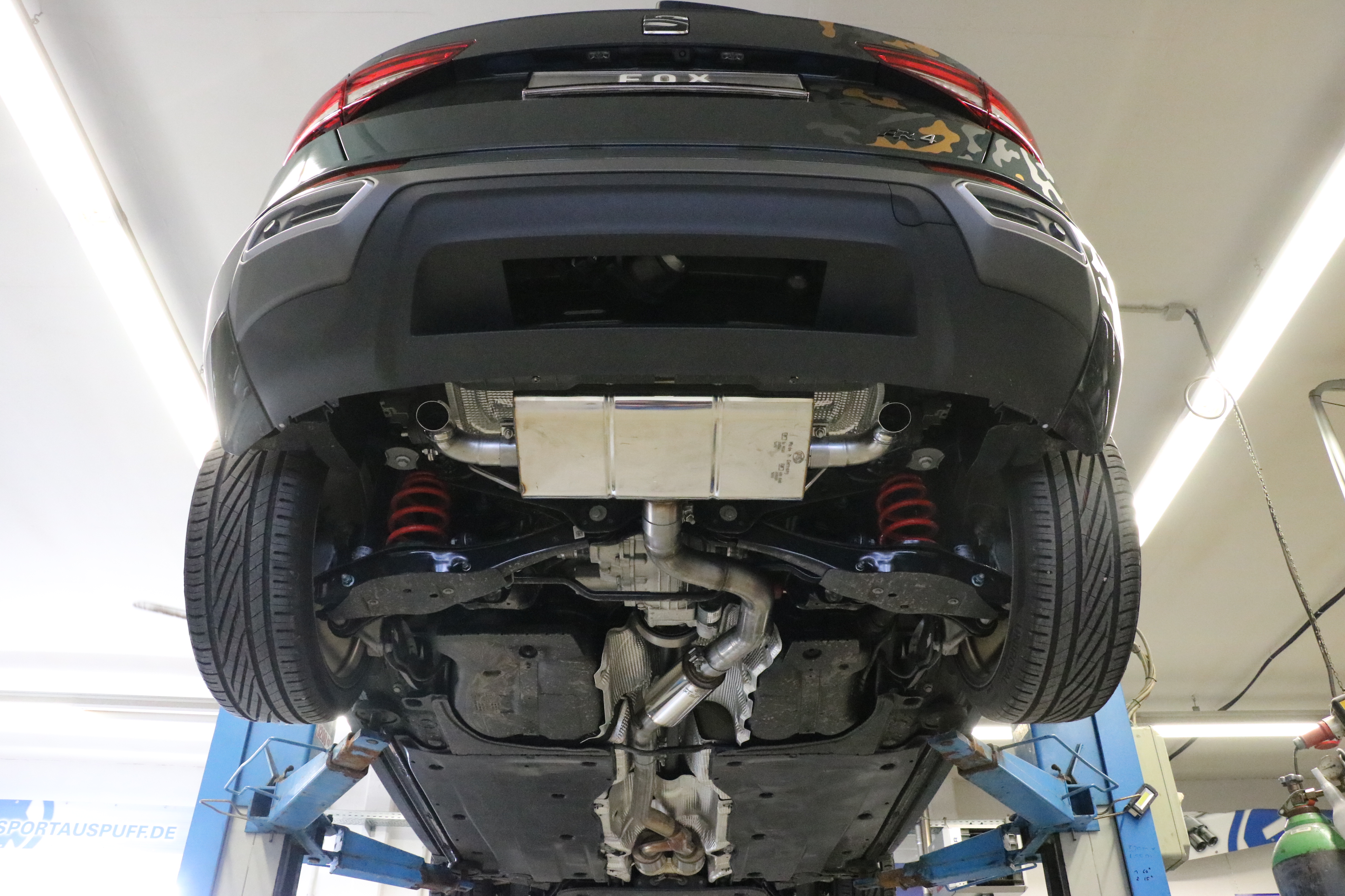 Seat Ateca 5FP - 4x4 Facelift Endschalldämpfer quer Ausgang rechts/links - Endrohre hinter der Stoßstange Seat Ateca 5FP - 4x4 Facelift Endschalldämpfer quer Ausgang rechts/links - Endrohre hinter der Stoßstange