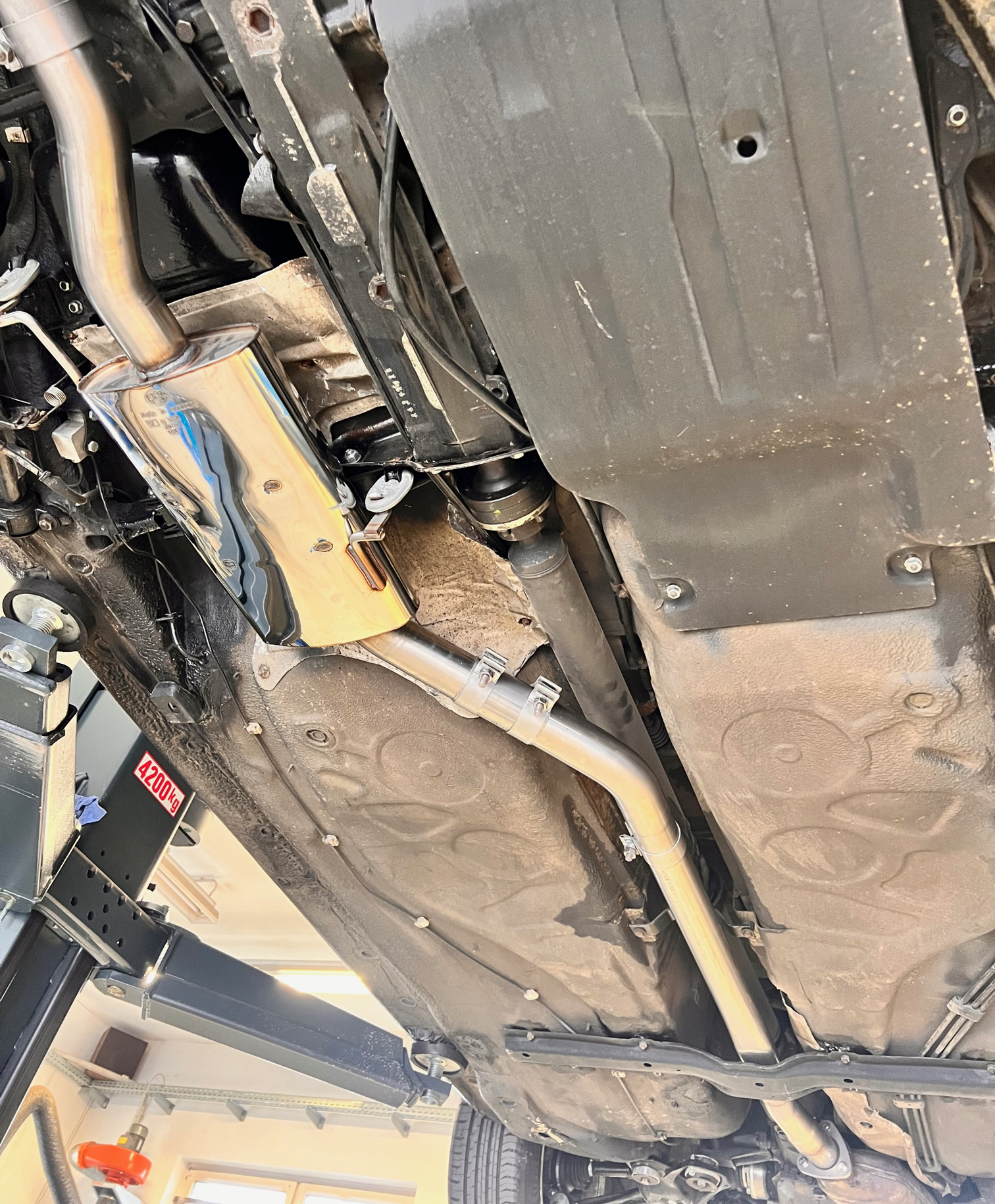 Audi 100 quattro Typ C3/ Audi 200 Typ 44Q Vorschalldämpfer Audi 100 quattro Typ C3/ Audi 200 Typ 44Q Vorschalldämpfer