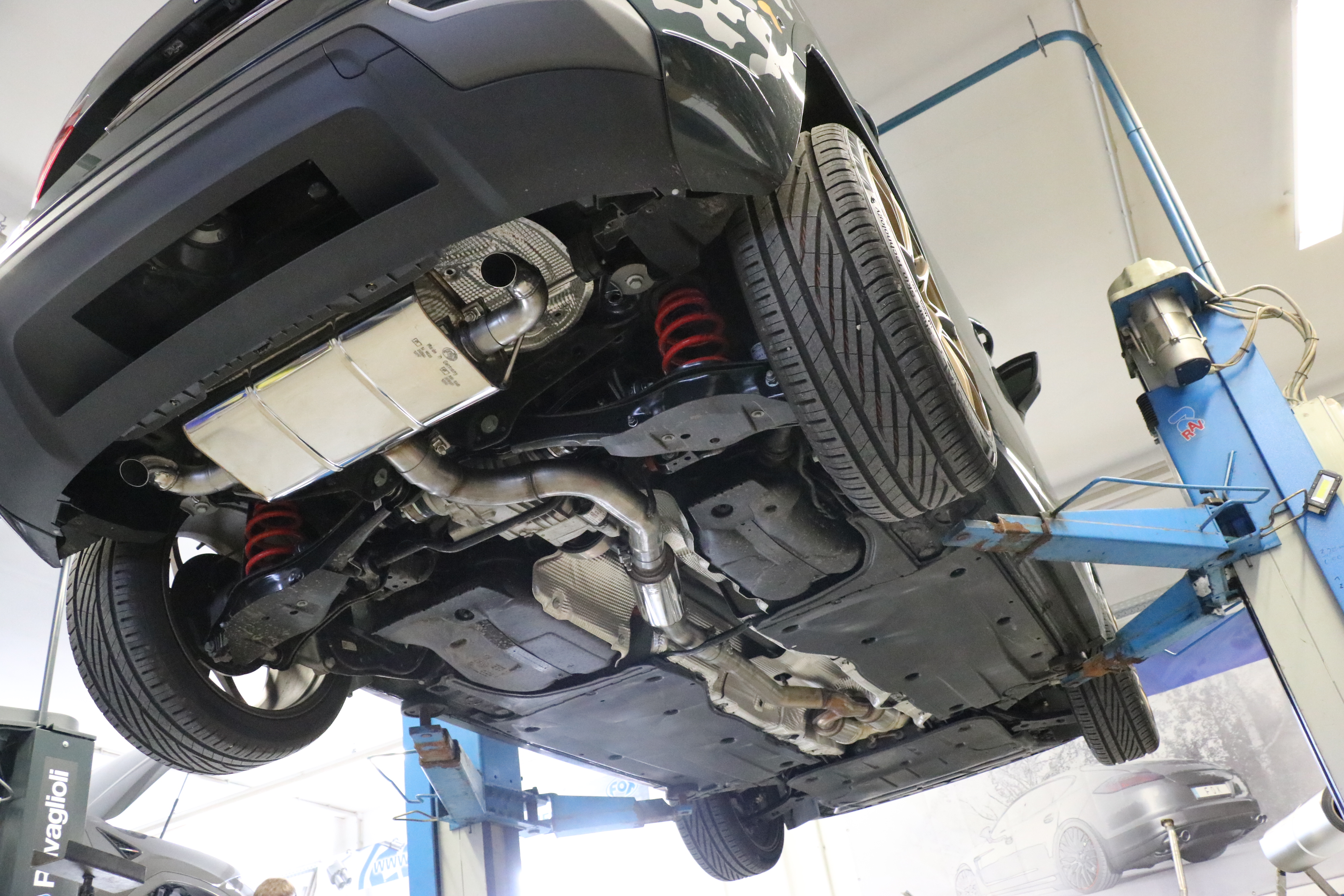 Seat Ateca 5FP - 4x4 Facelift Endschalldämpfer quer Ausgang rechts/links - Endrohre hinter der Stoßstange Seat Ateca 5FP - 4x4 Facelift Endschalldämpfer quer Ausgang rechts/links - Endrohre hinter der Stoßstange